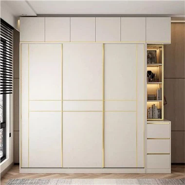 Drveni ormar s kliznim vratima